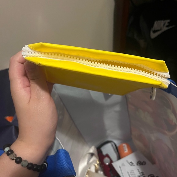 Super goop makeup case - Picture 2 of 4